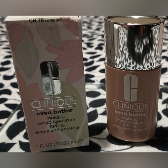 Clinique Even Better Broad Spectrum Foundation SPF 15 - Picture 1 of 2